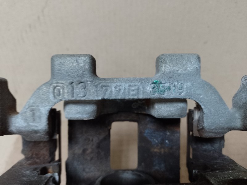 Суппорт тормозной задний левый INFINITI QX60/JX35 12-20