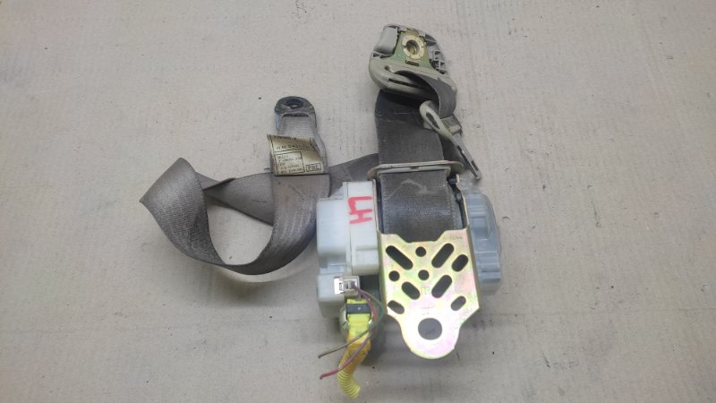 Ремень безопасности левый RX300 98-03 2000 3.0 1MZFE Ремень безопасности левый RX300 98-03 2000 3.0 1MZFE