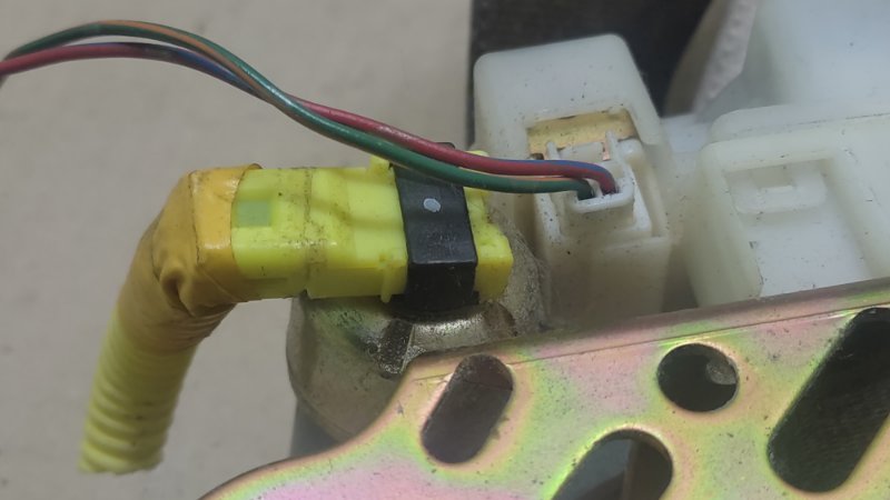 Ремень безопасности левый RX300 98-03 2000 3.0 1MZFE Ремень безопасности левый RX300 98-03 2000 3.0 1MZFE