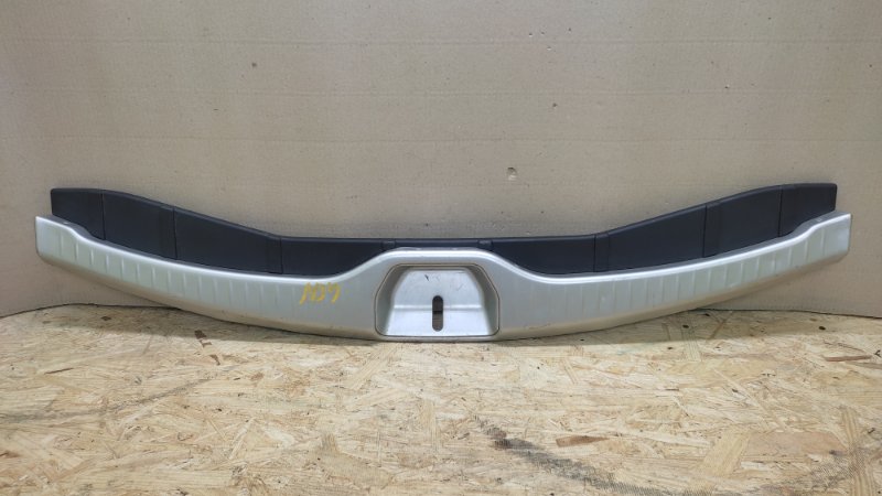 Накладка на порог багажника INFINITI FX S50 03-08 2005 3.5 VQ35DE 84992-CG700 Б/У