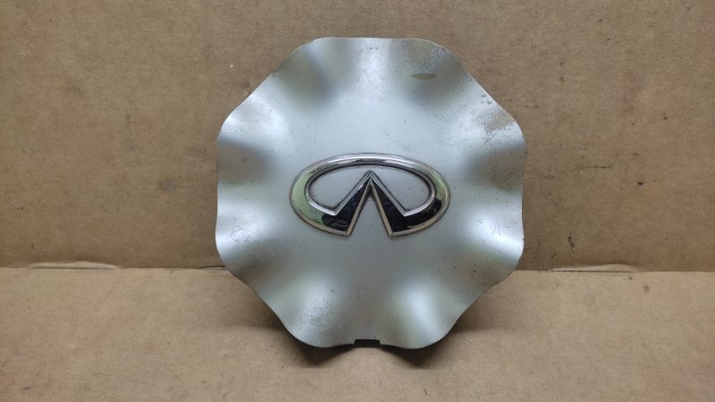 Заглушка колесного диска INFINITI FX S50 03-08 2005 3.5 VQ35DE 40315-CW54A Б/У