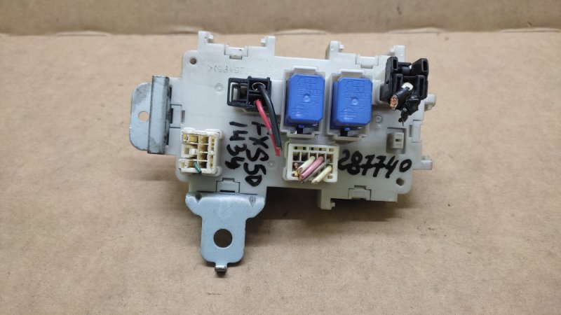 Блок предохранителей салон FX S50 03-08 2005 3.5 VQ35DE Блок предохранителей салон FX S50 03-08 2005 3.5 VQ35DE