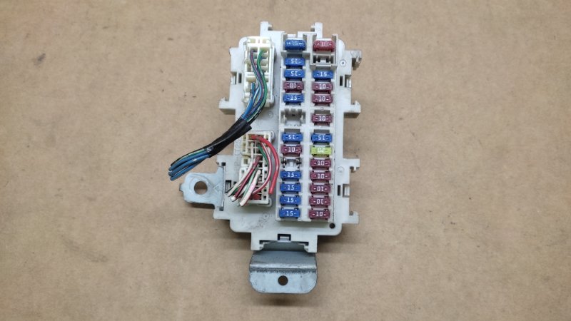 Запчасть блок предохранителей салон INFINITI FX S50 03-08 2005 3.5 VQ35DE 24350-CL00A Б/У Блок предохранителей салон INFINITI FX S50 03-08 2005 3.5 VQ35DE 24350-CL00A Б/У