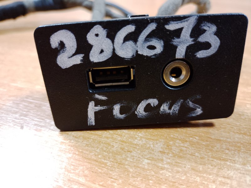 USB адаптер FORD FOCUS 10-18 DM5Z-19A164-A Б/У