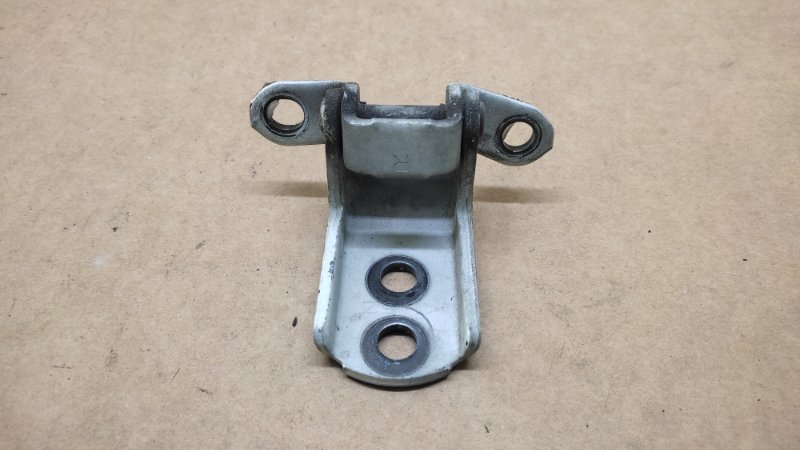 Петля двери нижняя передняя левая FX S50 03-08 2005 3.5 VQ35DE Петля двери нижняя передняя левая FX S50 03-08 2005 3.5 VQ35DE