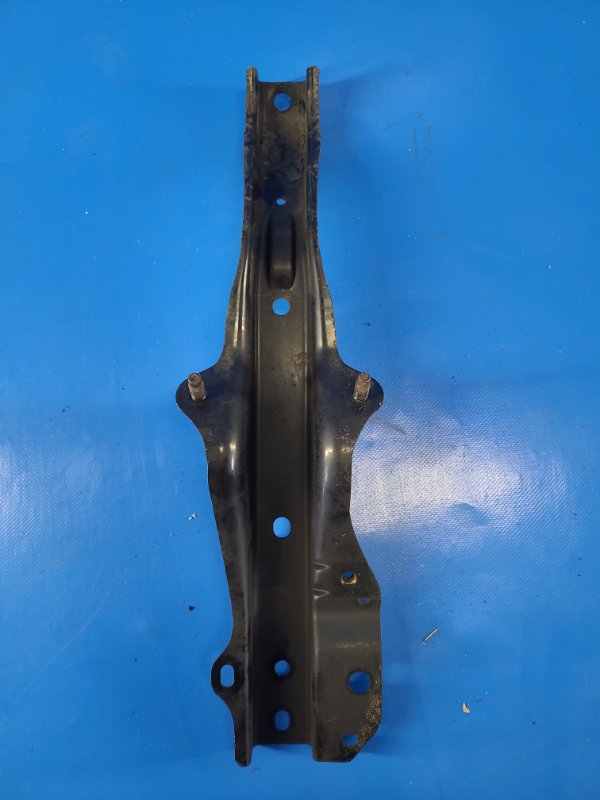 Кронштейн замка капота LEAF 10-17