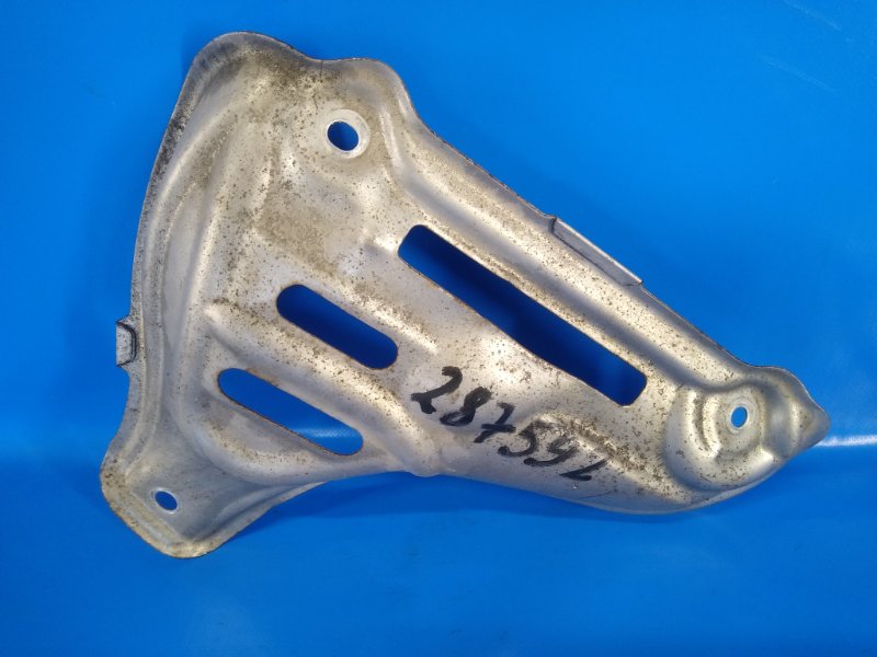 Запчасть защита выпускного коллектора TOYOTA PRIUS - 30 09-17 Б/У Защита выпускного коллектора TOYOTA PRIUS - 30 09-17 Б/У