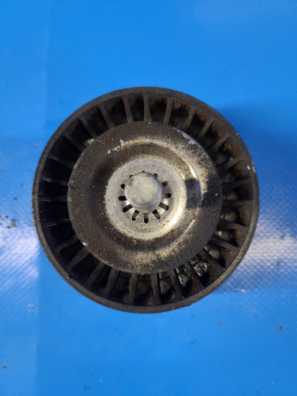 Ролик обводной навесного оборудования TOYOTA PRIUS - 30 09-17 Б/У