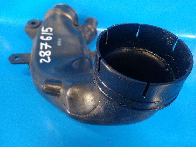 Патрубок воздушного фильтра CX-7 06-12 Патрубок воздушного фильтра CX-7 06-12