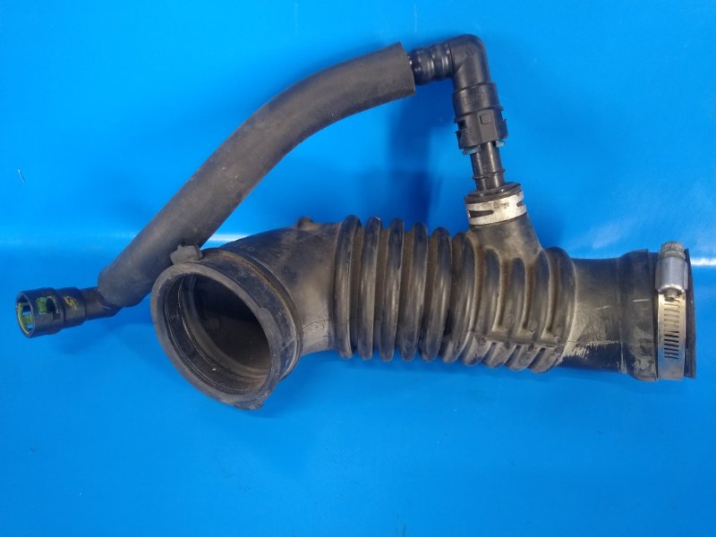 Патрубок воздушного фильтра CX-7 06-12