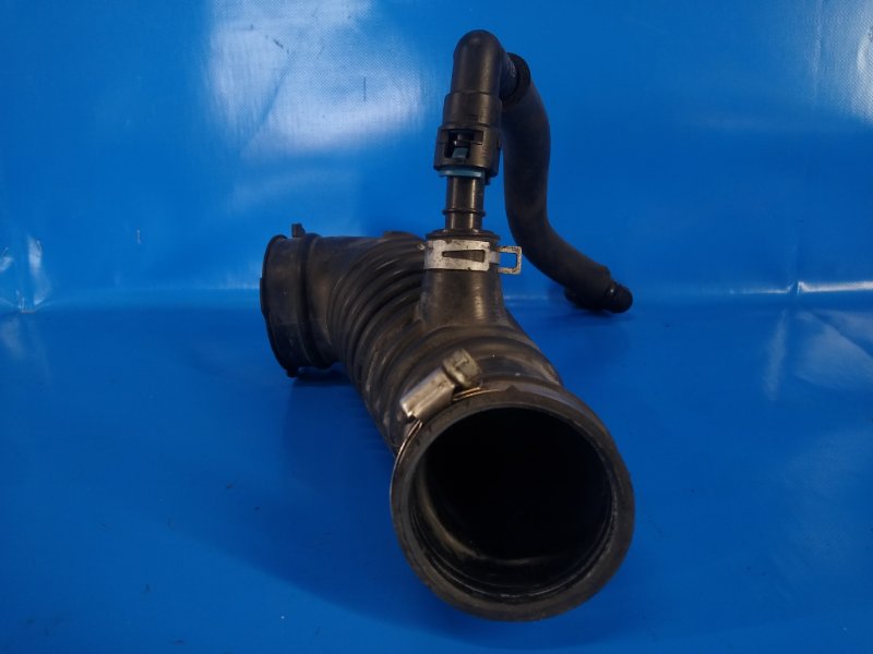 Патрубок воздушного фильтра CX-7 06-12