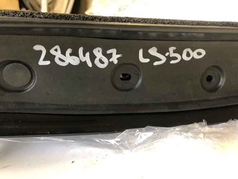 Пыльник крыла передний правый LEXUS LS500 18- 5382350030 Б/У