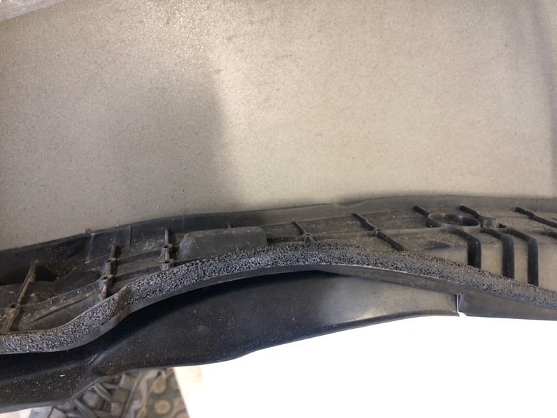 Пыльник крыла передний правый LS500 18-