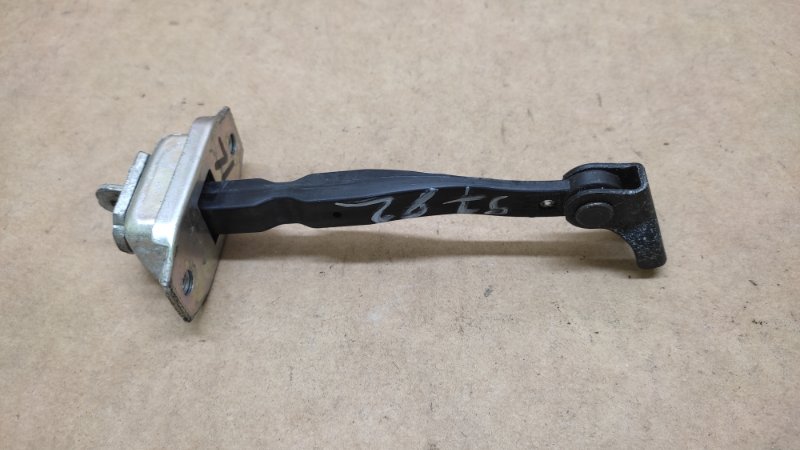 Ограничитель двери передний левый SENTRA B17 12-21 2013 1.8 MRA8DE Ограничитель двери передний левый SENTRA B17 12-21 2013 1.8 MRA8DE