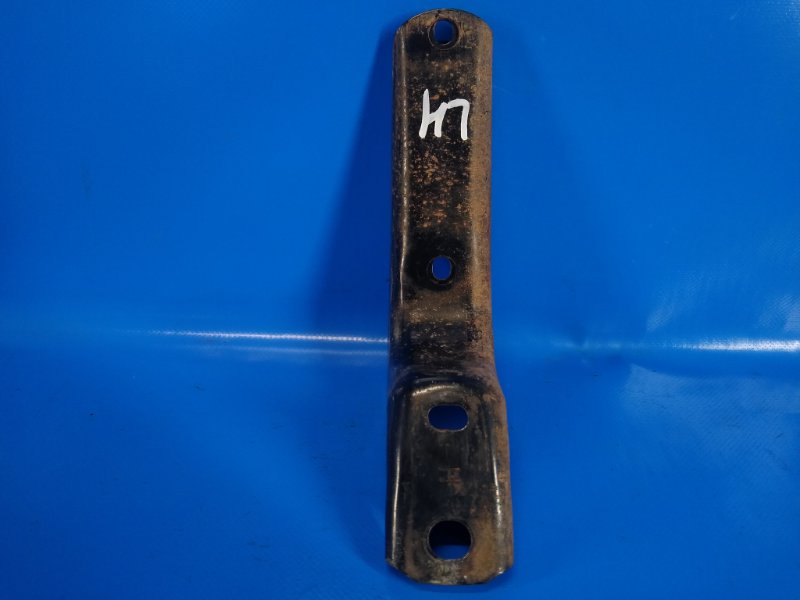 Кронштейн подножки левый TOYOTA LAND CRUISER 200 08-21 51797-60110 Б/У