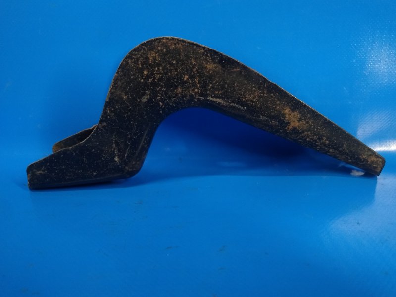 Кронштейн подножки левый TOYOTA LAND CRUISER 200 08-21