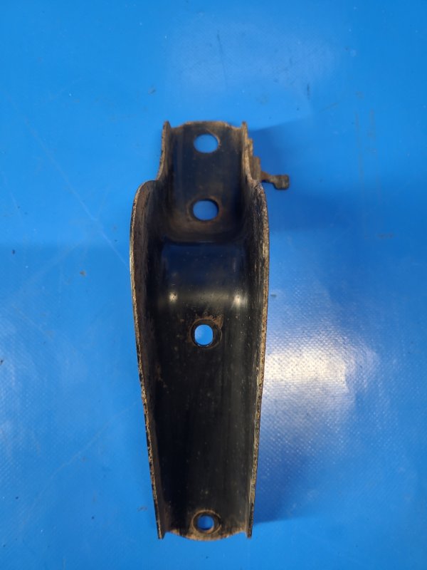 Кронштейн подножки левый LAND CRUISER 200 08-21 Кронштейн подножки левый LAND CRUISER 200 08-21