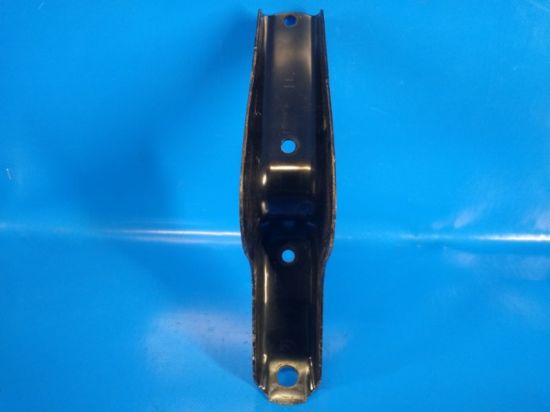 Кронштейн подножки левый LAND CRUISER 200 08-21