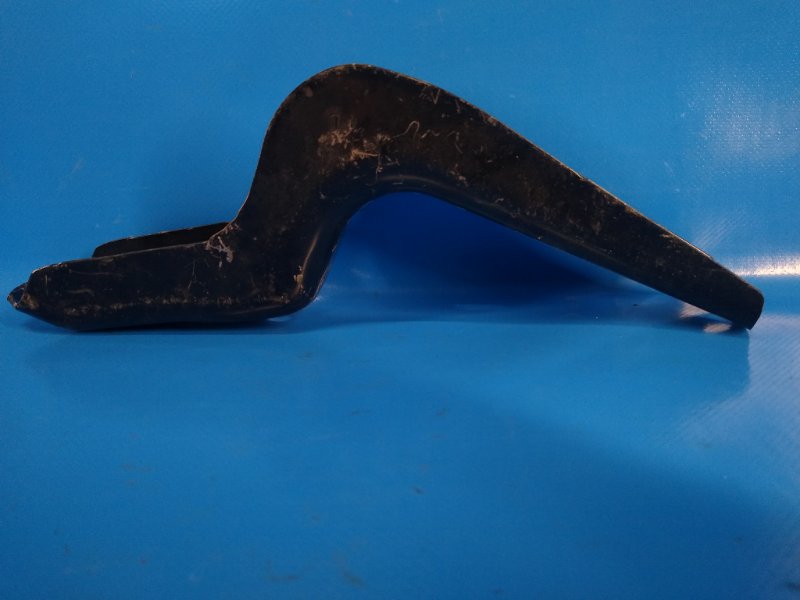 Кронштейн подножки левый TOYOTA LAND CRUISER 200 08-21