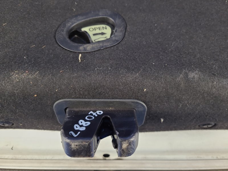 Замок крышки багажника GENESIS SEDAN 08-13