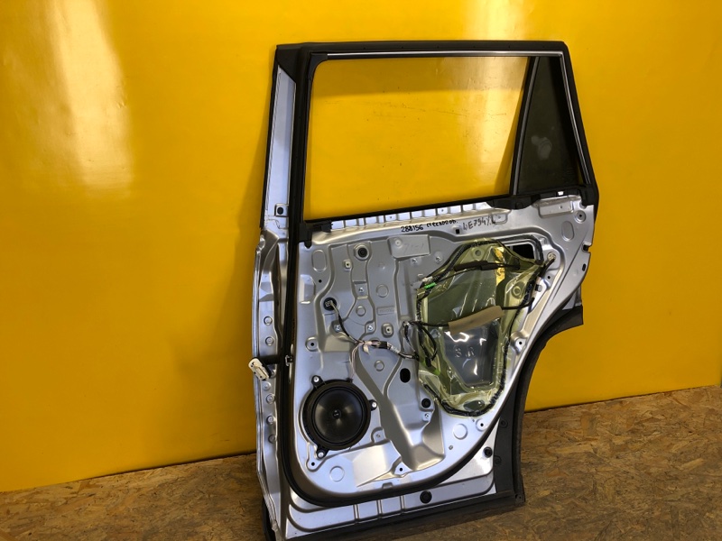 Дверь задняя правая RAV4 18- Дверь задняя правая RAV4 18-