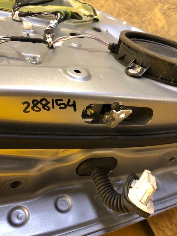 Запчасть ограничитель двери задний правый TOYOTA RAV4 18- 68630-42050 Б/У Ограничитель двери задний правый TOYOTA RAV4 18- 68630-42050 Б/У