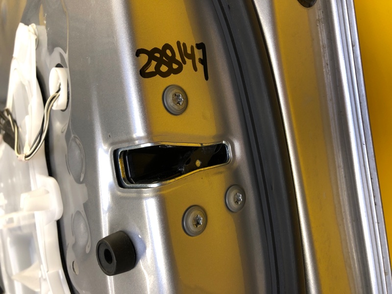 Замок двери передний правый TOYOTA RAV4 18- 69030-62010 Б/У