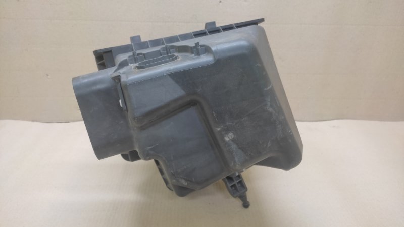 Корпус воздушного фильтра M35/M45 04-10 2006 3.5 VQ35DE