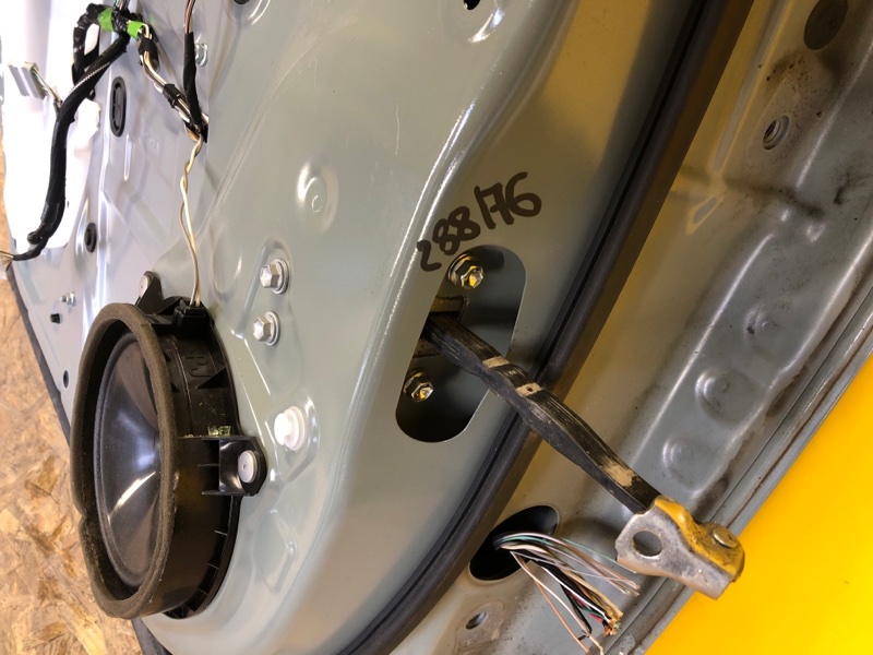 Запчасть ограничитель двери передний левый TOYOTA RAV4 18- 68610-42060 Б/У Ограничитель двери передний левый TOYOTA RAV4 18- 68610-42060 Б/У