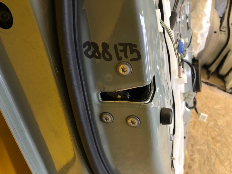 Замок двери передний левый TOYOTA RAV4 18- 69040-53140 Б/У