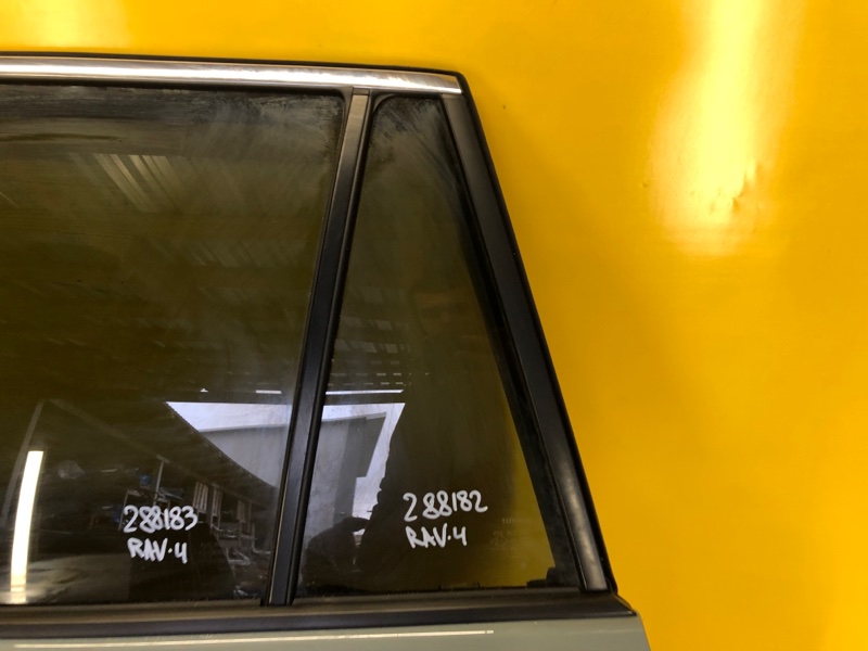 Запчасть стекло двери глухое заднее левое TOYOTA RAV4 18- 68124-42190 Б/У Стекло двери глухое заднее левое TOYOTA RAV4 18- 68124-42190 Б/У