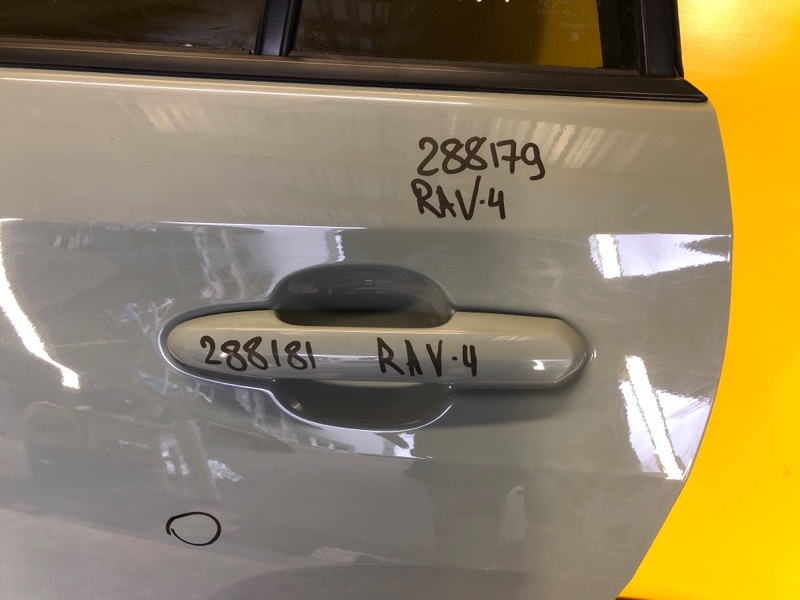 Запчасть ручка двери наружная задняя левая TOYOTA RAV4 18- 69204-42060 Б/У Ручка двери наружная задняя левая TOYOTA RAV4 18- 69204-42060 Б/У