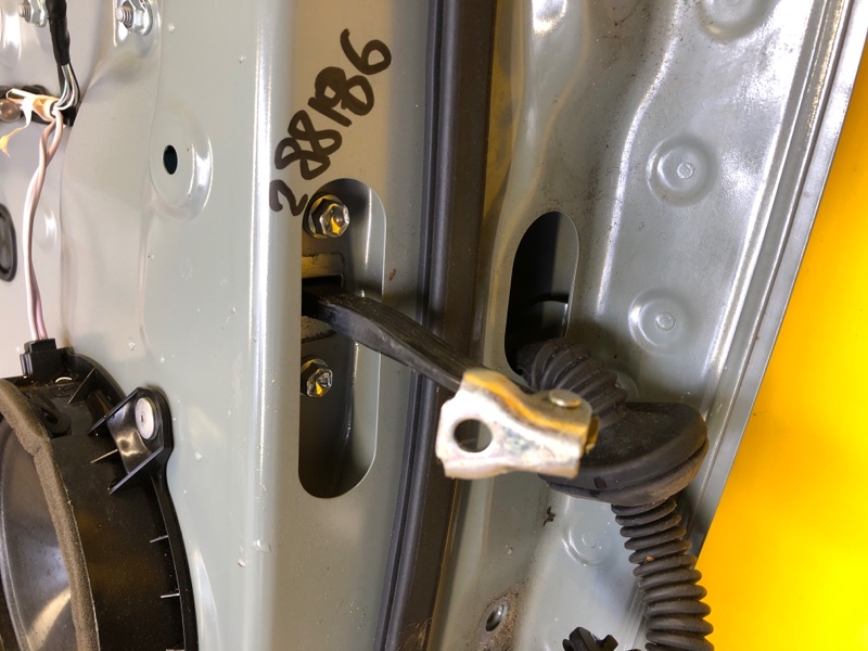 Запчасть ограничитель двери задний левый TOYOTA RAV4 18- 68630-42050 Б/У Ограничитель двери задний левый TOYOTA RAV4 18- 68630-42050 Б/У