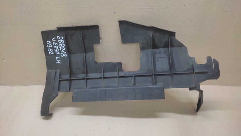 Дефлектор радиатора левый NISSAN VERSA B17 11-19 2013 SEDAN 1.6 HR16DE 21499-3AB8A Б/У