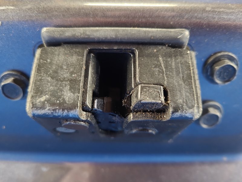 Замок крышки багажника TOYOTA PRIUS PLUS 11-14 6935028150 Б/У