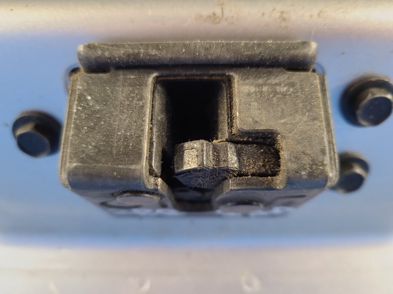 Замок крышки багажника TOYOTA PRIUS PLUS 11-14 6935028150 Б/У