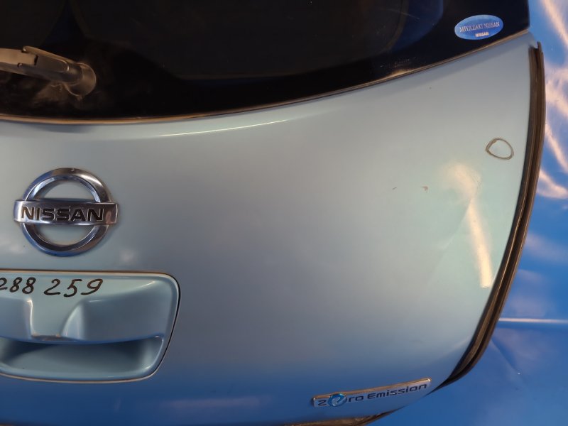 Крышка багажника LEAF 10-17