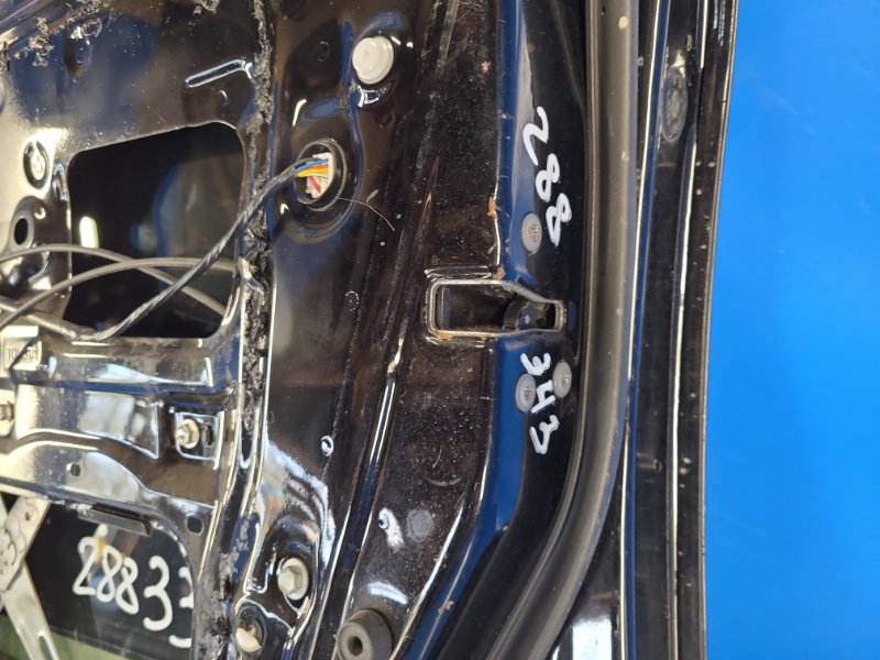 Дверь передняя правая RAV4 05-12 Дверь передняя правая RAV4 05-12