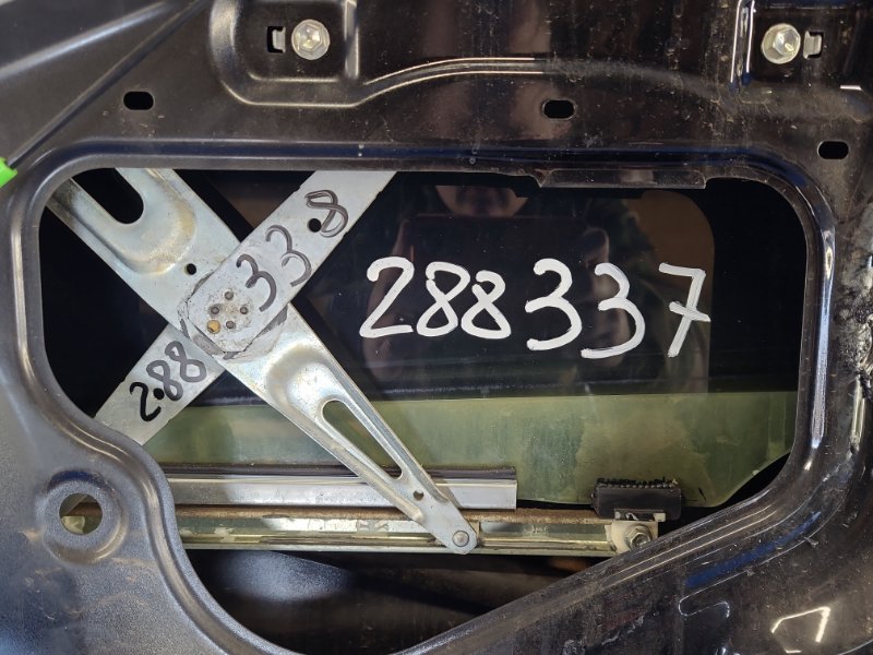 Стекло двери переднее правое TOYOTA RAV4 05-12 Б/У