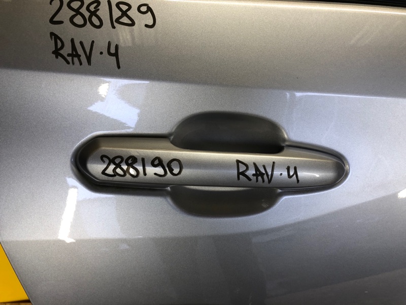 Запчасть ручка двери наружная задняя правая TOYOTA RAV4 18- 69203-42060 Б/У Ручка двери наружная задняя правая TOYOTA RAV4 18- 69203-42060 Б/У