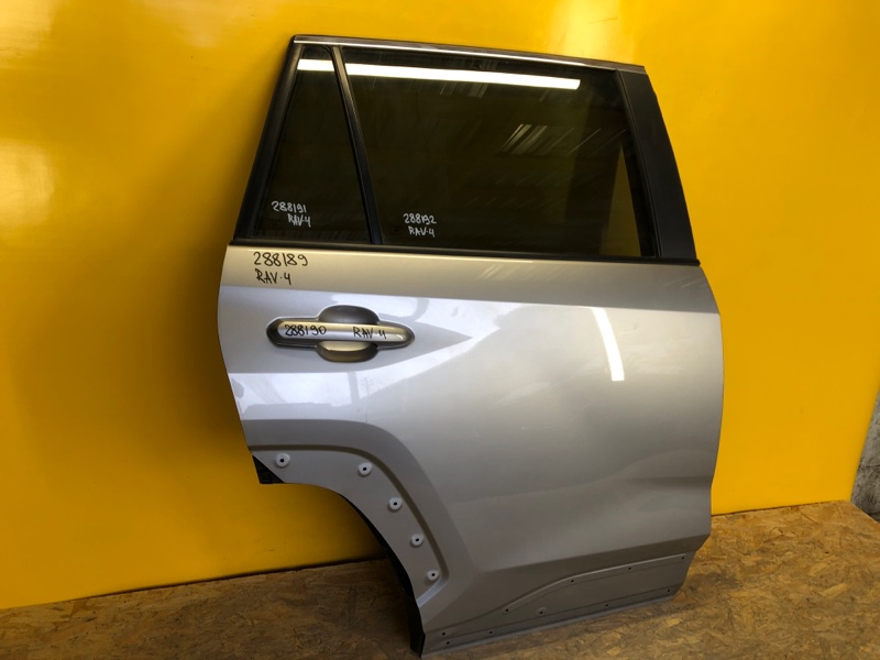 Дверь задняя правая TOYOTA RAV4 18- Дверь задняя правая TOYOTA RAV4 18-