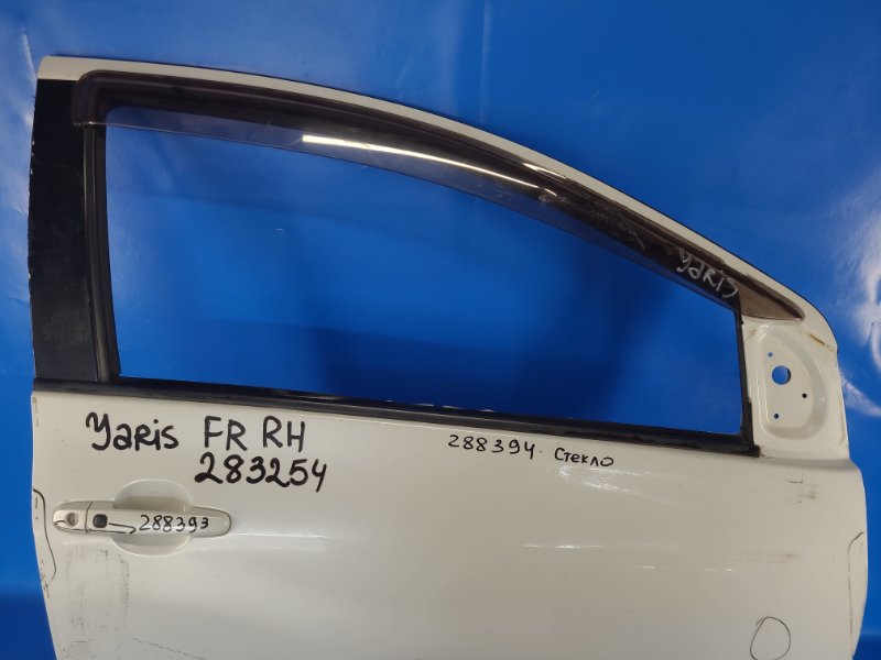 Стекло двери переднее правое TOYOTA YARIS 05–11 Б/У