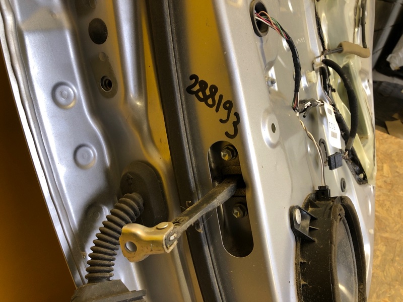 Запчасть ограничитель двери задний правый TOYOTA RAV4 18- 68630-42050 Б/У Ограничитель двери задний правый TOYOTA RAV4 18- 68630-42050 Б/У