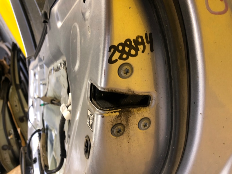 Замок двери задний правый TOYOTA RAV4 18- 69050-48060 Б/У