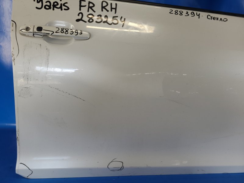 Дверь передняя правая TOYOTA YARIS 05–11
