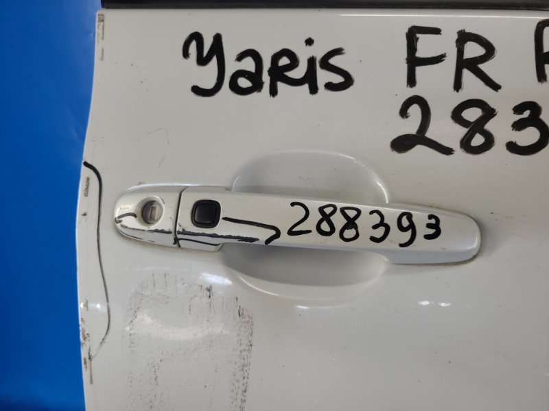 Дверь передняя правая YARIS 05–11