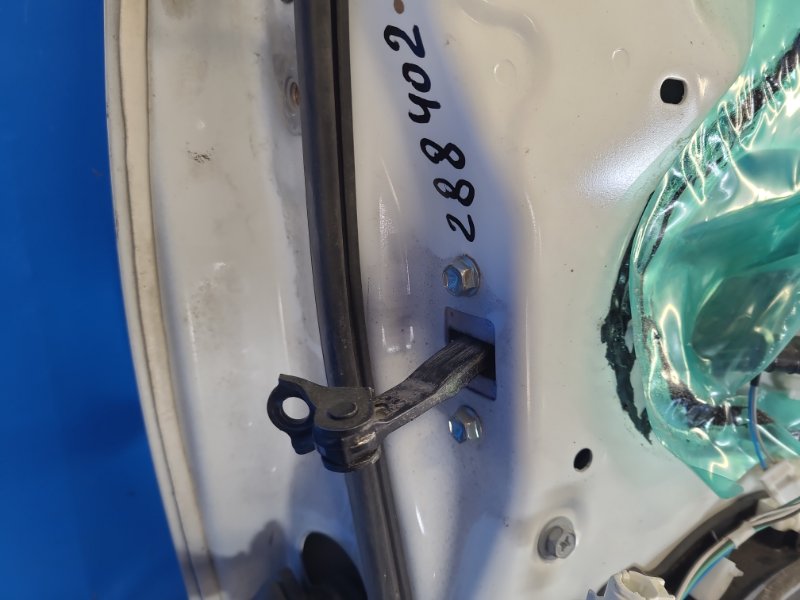 Ограничитель двери передний правый TOYOTA YARIS 05–11 Б/У