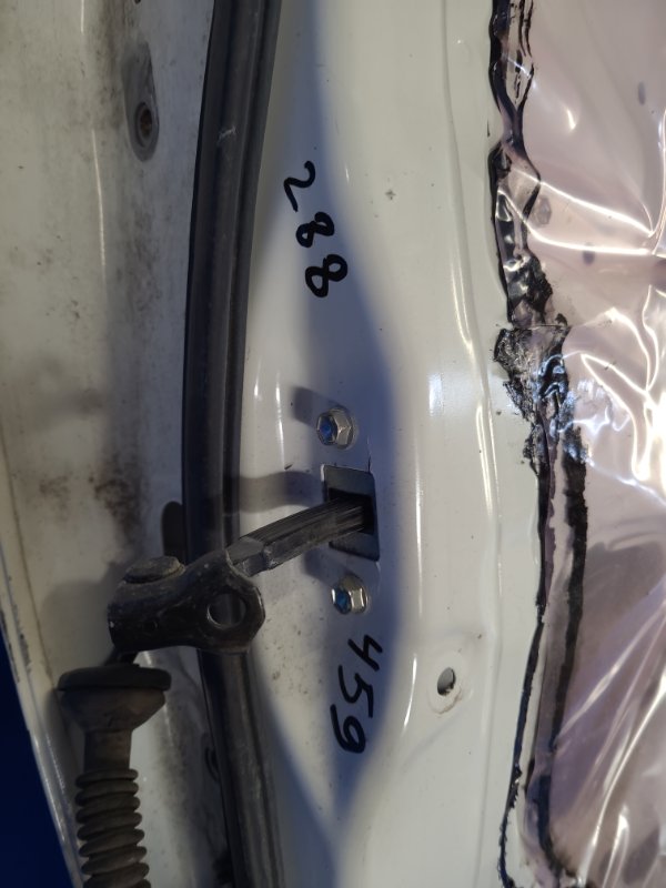 Ограничитель двери задний правый TOYOTA YARIS 05–11 Б/У