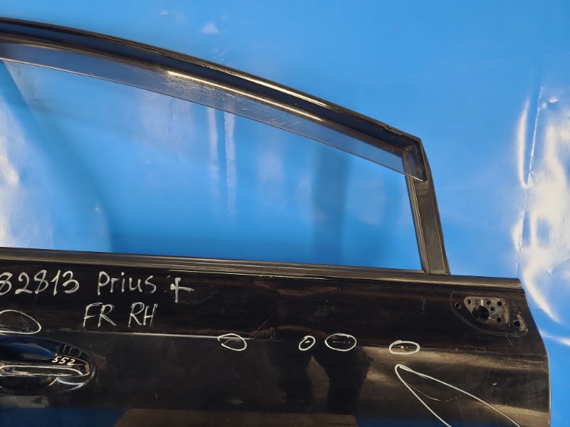 Дверь передняя правая PRIUS PLUS 11-14