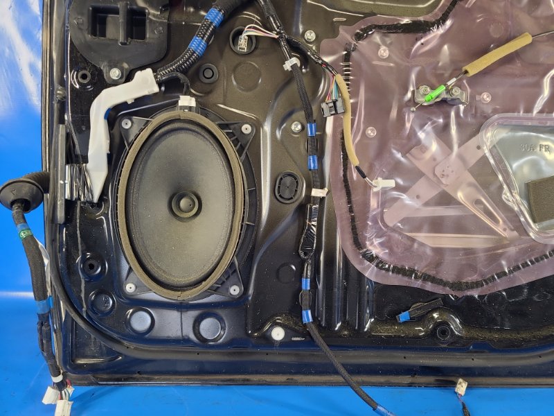 Дверь передняя правая PRIUS PLUS 11-14